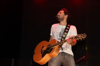 
<a style='margin-left: 5px;' class='btn btn-xs btn-social btn-facebook' href='https://www.facebook.com/sharer/sharer.php?u=https://www.galeramix.com.br/imagem/a23/800-800-90/conteudo/site_galerias/23/fernando-e-sorocaba-petry-galera-mix-5.jpg' rel='popup' data-width='500' data-height='400'><i class='fa fa-facebook'></i>Compartilhar <span class='hidden-xs'>no Facebook</span>
</a> 
<a class='btn btn-default btn-xs' target='_blank' href='imagem/a23/800-800-90/conteudo/site_galerias/23/fernando-e-sorocaba-petry-galera-mix-5.jpg'>
<span class='glyphicon glyphicon-cloud-download'></span> Salvar
</a>
