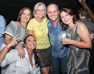 
<a style='margin-left: 5px;' class='btn btn-xs btn-social btn-facebook' href='https://www.facebook.com/sharer/sharer.php?u=https://www.galeramix.com.br/imagem/a23/800-800-90/conteudo/site_galerias/23/fernando-e-sorocaba-petry-galera-mix-51.jpg' rel='popup' data-width='500' data-height='400'><i class='fa fa-facebook'></i>Compartilhar <span class='hidden-xs'>no Facebook</span>
</a> 
<a class='btn btn-default btn-xs' target='_blank' href='imagem/a23/800-800-90/conteudo/site_galerias/23/fernando-e-sorocaba-petry-galera-mix-51.jpg'>
<span class='glyphicon glyphicon-cloud-download'></span> Salvar
</a>
