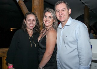 
<a style='margin-left: 5px;' class='btn btn-xs btn-social btn-facebook' href='https://www.facebook.com/sharer/sharer.php?u=https://www.galeramix.com.br/imagem/a23/800-800-90/conteudo/site_galerias/23/fernando-e-sorocaba-petry-galera-mix-55.jpg' rel='popup' data-width='500' data-height='400'><i class='fa fa-facebook'></i>Compartilhar <span class='hidden-xs'>no Facebook</span>
</a> 
<a class='btn btn-default btn-xs' target='_blank' href='imagem/a23/800-800-90/conteudo/site_galerias/23/fernando-e-sorocaba-petry-galera-mix-55.jpg'>
<span class='glyphicon glyphicon-cloud-download'></span> Salvar
</a>
