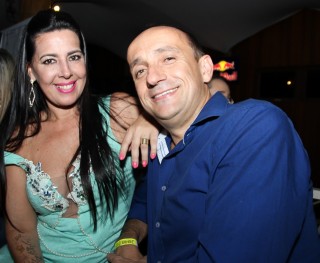 
<a style='margin-left: 5px;' class='btn btn-xs btn-social btn-facebook' href='https://www.facebook.com/sharer/sharer.php?u=https://www.galeramix.com.br/imagem/a23/800-800-90/conteudo/site_galerias/23/fernando-e-sorocaba-petry-galera-mix-64.jpg' rel='popup' data-width='500' data-height='400'><i class='fa fa-facebook'></i>Compartilhar <span class='hidden-xs'>no Facebook</span>
</a> 
<a class='btn btn-default btn-xs' target='_blank' href='imagem/a23/800-800-90/conteudo/site_galerias/23/fernando-e-sorocaba-petry-galera-mix-64.jpg'>
<span class='glyphicon glyphicon-cloud-download'></span> Salvar
</a>
