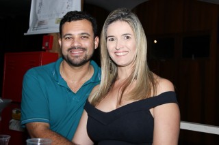 
<a style='margin-left: 5px;' class='btn btn-xs btn-social btn-facebook' href='https://www.facebook.com/sharer/sharer.php?u=https://www.galeramix.com.br/imagem/a23/800-800-90/conteudo/site_galerias/23/fernando-e-sorocaba-petry-galera-mix-65.jpg' rel='popup' data-width='500' data-height='400'><i class='fa fa-facebook'></i>Compartilhar <span class='hidden-xs'>no Facebook</span>
</a> 
<a class='btn btn-default btn-xs' target='_blank' href='imagem/a23/800-800-90/conteudo/site_galerias/23/fernando-e-sorocaba-petry-galera-mix-65.jpg'>
<span class='glyphicon glyphicon-cloud-download'></span> Salvar
</a>
