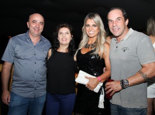 
<a style='margin-left: 5px;' class='btn btn-xs btn-social btn-facebook' href='https://www.facebook.com/sharer/sharer.php?u=https://www.galeramix.com.br/imagem/a23/800-800-90/conteudo/site_galerias/23/fernando-e-sorocaba-petry-galera-mix-71.jpg' rel='popup' data-width='500' data-height='400'><i class='fa fa-facebook'></i>Compartilhar <span class='hidden-xs'>no Facebook</span>
</a> 
<a class='btn btn-default btn-xs' target='_blank' href='imagem/a23/800-800-90/conteudo/site_galerias/23/fernando-e-sorocaba-petry-galera-mix-71.jpg'>
<span class='glyphicon glyphicon-cloud-download'></span> Salvar
</a>
