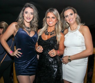 
<a style='margin-left: 5px;' class='btn btn-xs btn-social btn-facebook' href='https://www.facebook.com/sharer/sharer.php?u=https://www.galeramix.com.br/imagem/a23/800-800-90/conteudo/site_galerias/23/fernando-e-sorocaba-petry-galera-mix-76.jpg' rel='popup' data-width='500' data-height='400'><i class='fa fa-facebook'></i>Compartilhar <span class='hidden-xs'>no Facebook</span>
</a> 
<a class='btn btn-default btn-xs' target='_blank' href='imagem/a23/800-800-90/conteudo/site_galerias/23/fernando-e-sorocaba-petry-galera-mix-76.jpg'>
<span class='glyphicon glyphicon-cloud-download'></span> Salvar
</a>
