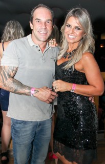 
<a style='margin-left: 5px;' class='btn btn-xs btn-social btn-facebook' href='https://www.facebook.com/sharer/sharer.php?u=https://www.galeramix.com.br/imagem/a23/800-800-90/conteudo/site_galerias/23/fernando-e-sorocaba-petry-galera-mix-79.jpg' rel='popup' data-width='500' data-height='400'><i class='fa fa-facebook'></i>Compartilhar <span class='hidden-xs'>no Facebook</span>
</a> 
<a class='btn btn-default btn-xs' target='_blank' href='imagem/a23/800-800-90/conteudo/site_galerias/23/fernando-e-sorocaba-petry-galera-mix-79.jpg'>
<span class='glyphicon glyphicon-cloud-download'></span> Salvar
</a>
