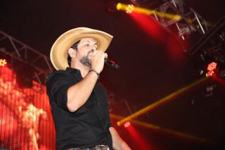 
<a style='margin-left: 5px;' class='btn btn-xs btn-social btn-facebook' href='https://www.facebook.com/sharer/sharer.php?u=https://www.galeramix.com.br/imagem/a23/800-800-90/conteudo/site_galerias/23/fernando-e-sorocaba-petry-galera-mix-8.jpg' rel='popup' data-width='500' data-height='400'><i class='fa fa-facebook'></i>Compartilhar <span class='hidden-xs'>no Facebook</span>
</a> 
<a class='btn btn-default btn-xs' target='_blank' href='imagem/a23/800-800-90/conteudo/site_galerias/23/fernando-e-sorocaba-petry-galera-mix-8.jpg'>
<span class='glyphicon glyphicon-cloud-download'></span> Salvar
</a>
