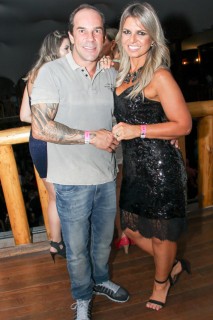 
<a style='margin-left: 5px;' class='btn btn-xs btn-social btn-facebook' href='https://www.facebook.com/sharer/sharer.php?u=https://www.galeramix.com.br/imagem/a23/800-800-90/conteudo/site_galerias/23/fernando-e-sorocaba-petry-galera-mix-80.jpg' rel='popup' data-width='500' data-height='400'><i class='fa fa-facebook'></i>Compartilhar <span class='hidden-xs'>no Facebook</span>
</a> 
<a class='btn btn-default btn-xs' target='_blank' href='imagem/a23/800-800-90/conteudo/site_galerias/23/fernando-e-sorocaba-petry-galera-mix-80.jpg'>
<span class='glyphicon glyphicon-cloud-download'></span> Salvar
</a>
