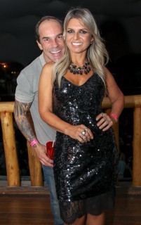 
<a style='margin-left: 5px;' class='btn btn-xs btn-social btn-facebook' href='https://www.facebook.com/sharer/sharer.php?u=https://www.galeramix.com.br/imagem/a23/800-800-90/conteudo/site_galerias/23/fernando-e-sorocaba-petry-galera-mix-81.jpg' rel='popup' data-width='500' data-height='400'><i class='fa fa-facebook'></i>Compartilhar <span class='hidden-xs'>no Facebook</span>
</a> 
<a class='btn btn-default btn-xs' target='_blank' href='imagem/a23/800-800-90/conteudo/site_galerias/23/fernando-e-sorocaba-petry-galera-mix-81.jpg'>
<span class='glyphicon glyphicon-cloud-download'></span> Salvar
</a>
