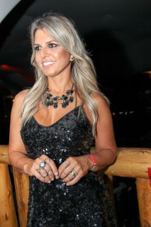 
<a style='margin-left: 5px;' class='btn btn-xs btn-social btn-facebook' href='https://www.facebook.com/sharer/sharer.php?u=https://www.galeramix.com.br/imagem/a23/800-800-90/conteudo/site_galerias/23/fernando-e-sorocaba-petry-galera-mix-83.jpg' rel='popup' data-width='500' data-height='400'><i class='fa fa-facebook'></i>Compartilhar <span class='hidden-xs'>no Facebook</span>
</a> 
<a class='btn btn-default btn-xs' target='_blank' href='imagem/a23/800-800-90/conteudo/site_galerias/23/fernando-e-sorocaba-petry-galera-mix-83.jpg'>
<span class='glyphicon glyphicon-cloud-download'></span> Salvar
</a>
