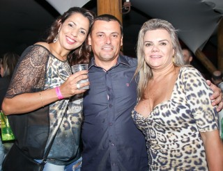 
<a style='margin-left: 5px;' class='btn btn-xs btn-social btn-facebook' href='https://www.facebook.com/sharer/sharer.php?u=https://www.galeramix.com.br/imagem/a23/800-800-90/conteudo/site_galerias/23/fernando-e-sorocaba-petry-galera-mix-90.jpg' rel='popup' data-width='500' data-height='400'><i class='fa fa-facebook'></i>Compartilhar <span class='hidden-xs'>no Facebook</span>
</a> 
<a class='btn btn-default btn-xs' target='_blank' href='imagem/a23/800-800-90/conteudo/site_galerias/23/fernando-e-sorocaba-petry-galera-mix-90.jpg'>
<span class='glyphicon glyphicon-cloud-download'></span> Salvar
</a>
