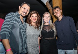 
<a style='margin-left: 5px;' class='btn btn-xs btn-social btn-facebook' href='https://www.facebook.com/sharer/sharer.php?u=https://www.galeramix.com.br/imagem/a23/800-800-90/conteudo/site_galerias/23/fernando-e-sorocaba-petry-galera-mix-91.jpg' rel='popup' data-width='500' data-height='400'><i class='fa fa-facebook'></i>Compartilhar <span class='hidden-xs'>no Facebook</span>
</a> 
<a class='btn btn-default btn-xs' target='_blank' href='imagem/a23/800-800-90/conteudo/site_galerias/23/fernando-e-sorocaba-petry-galera-mix-91.jpg'>
<span class='glyphicon glyphicon-cloud-download'></span> Salvar
</a>
