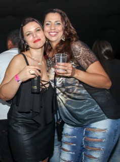 
<a style='margin-left: 5px;' class='btn btn-xs btn-social btn-facebook' href='https://www.facebook.com/sharer/sharer.php?u=https://www.galeramix.com.br/imagem/a23/800-800-90/conteudo/site_galerias/23/fernando-e-sorocaba-petry-galera-mix-93.jpg' rel='popup' data-width='500' data-height='400'><i class='fa fa-facebook'></i>Compartilhar <span class='hidden-xs'>no Facebook</span>
</a> 
<a class='btn btn-default btn-xs' target='_blank' href='imagem/a23/800-800-90/conteudo/site_galerias/23/fernando-e-sorocaba-petry-galera-mix-93.jpg'>
<span class='glyphicon glyphicon-cloud-download'></span> Salvar
</a>
