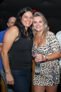 
<a style='margin-left: 5px;' class='btn btn-xs btn-social btn-facebook' href='https://www.facebook.com/sharer/sharer.php?u=https://www.galeramix.com.br/imagem/a23/800-800-90/conteudo/site_galerias/23/fernando-e-sorocaba-petry-galera-mix-94.jpg' rel='popup' data-width='500' data-height='400'><i class='fa fa-facebook'></i>Compartilhar <span class='hidden-xs'>no Facebook</span>
</a> 
<a class='btn btn-default btn-xs' target='_blank' href='imagem/a23/800-800-90/conteudo/site_galerias/23/fernando-e-sorocaba-petry-galera-mix-94.jpg'>
<span class='glyphicon glyphicon-cloud-download'></span> Salvar
</a>
