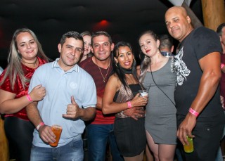 
<a style='margin-left: 5px;' class='btn btn-xs btn-social btn-facebook' href='https://www.facebook.com/sharer/sharer.php?u=https://www.galeramix.com.br/imagem/a23/800-800-90/conteudo/site_galerias/23/fernando-e-sorocaba-petry-galera-mix-98.jpg' rel='popup' data-width='500' data-height='400'><i class='fa fa-facebook'></i>Compartilhar <span class='hidden-xs'>no Facebook</span>
</a> 
<a class='btn btn-default btn-xs' target='_blank' href='imagem/a23/800-800-90/conteudo/site_galerias/23/fernando-e-sorocaba-petry-galera-mix-98.jpg'>
<span class='glyphicon glyphicon-cloud-download'></span> Salvar
</a>
