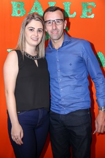 
        <a style='margin-left: 5px;' class='btn btn-xs btn-social btn-facebook' href='https://www.facebook.com/sharer/sharer.php?u=https://www.galeramix.com.br/imagem/a24/800-800-90/conteudo/site_galerias/24/img3085.jpg' rel='popup' data-width='500' data-height='400'><i class='fa fa-facebook'></i>Compartilhar <span class='hidden-xs'>no Facebook</span>
    </a> 
    <a class='btn btn-default btn-xs' target='_blank' href='imagem/a24/800-800-90/conteudo/site_galerias/24/img3085.jpg'>
        <span class='glyphicon glyphicon-cloud-download'></span> Salvar
    </a>
    