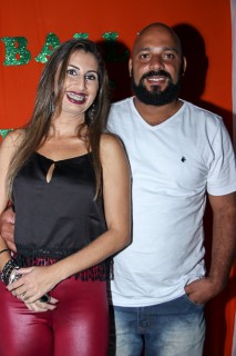 
<a style='margin-left: 5px;' class='btn btn-xs btn-social btn-facebook' href='https://www.facebook.com/sharer/sharer.php?u=https://www.galeramix.com.br/imagem/a24/800-800-90/conteudo/site_galerias/24/img3115.jpg' rel='popup' data-width='500' data-height='400'><i class='fa fa-facebook'></i>Compartilhar <span class='hidden-xs'>no Facebook</span>
</a> 
<a class='btn btn-default btn-xs' target='_blank' href='imagem/a24/800-800-90/conteudo/site_galerias/24/img3115.jpg'>
<span class='glyphicon glyphicon-cloud-download'></span> Salvar
</a>
