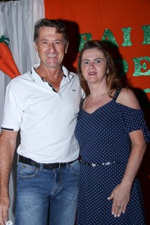 
<a style='margin-left: 5px;' class='btn btn-xs btn-social btn-facebook' href='https://www.facebook.com/sharer/sharer.php?u=https://www.galeramix.com.br/imagem/a24/800-800-90/conteudo/site_galerias/24/img3126.jpg' rel='popup' data-width='500' data-height='400'><i class='fa fa-facebook'></i>Compartilhar <span class='hidden-xs'>no Facebook</span>
</a> 
<a class='btn btn-default btn-xs' target='_blank' href='imagem/a24/800-800-90/conteudo/site_galerias/24/img3126.jpg'>
<span class='glyphicon glyphicon-cloud-download'></span> Salvar
</a>
