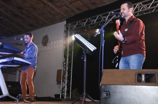 
<a style='margin-left: 5px;' class='btn btn-xs btn-social btn-facebook' href='https://www.facebook.com/sharer/sharer.php?u=https://www.galeramix.com.br/imagem/a24/800-800-90/conteudo/site_galerias/24/img3181.jpg' rel='popup' data-width='500' data-height='400'><i class='fa fa-facebook'></i>Compartilhar <span class='hidden-xs'>no Facebook</span>
</a> 
<a class='btn btn-default btn-xs' target='_blank' href='imagem/a24/800-800-90/conteudo/site_galerias/24/img3181.jpg'>
<span class='glyphicon glyphicon-cloud-download'></span> Salvar
</a>
