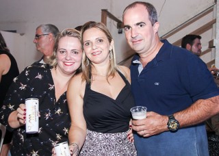 
<a style='margin-left: 5px;' class='btn btn-xs btn-social btn-facebook' href='https://www.facebook.com/sharer/sharer.php?u=https://www.galeramix.com.br/imagem/a24/800-800-90/conteudo/site_galerias/24/img3183.jpg' rel='popup' data-width='500' data-height='400'><i class='fa fa-facebook'></i>Compartilhar <span class='hidden-xs'>no Facebook</span>
</a> 
<a class='btn btn-default btn-xs' target='_blank' href='imagem/a24/800-800-90/conteudo/site_galerias/24/img3183.jpg'>
<span class='glyphicon glyphicon-cloud-download'></span> Salvar
</a>
