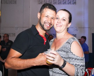 
<a style='margin-left: 5px;' class='btn btn-xs btn-social btn-facebook' href='https://www.facebook.com/sharer/sharer.php?u=https://www.galeramix.com.br/imagem/a24/800-800-90/conteudo/site_galerias/24/img3184.jpg' rel='popup' data-width='500' data-height='400'><i class='fa fa-facebook'></i>Compartilhar <span class='hidden-xs'>no Facebook</span>
</a> 
<a class='btn btn-default btn-xs' target='_blank' href='imagem/a24/800-800-90/conteudo/site_galerias/24/img3184.jpg'>
<span class='glyphicon glyphicon-cloud-download'></span> Salvar
</a>
