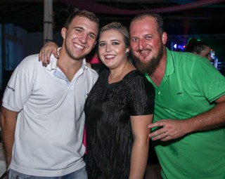 
<a style='margin-left: 5px;' class='btn btn-xs btn-social btn-facebook' href='https://www.facebook.com/sharer/sharer.php?u=https://www.galeramix.com.br/imagem/a24/800-800-90/conteudo/site_galerias/24/img3198.jpg' rel='popup' data-width='500' data-height='400'><i class='fa fa-facebook'></i>Compartilhar <span class='hidden-xs'>no Facebook</span>
</a> 
<a class='btn btn-default btn-xs' target='_blank' href='imagem/a24/800-800-90/conteudo/site_galerias/24/img3198.jpg'>
<span class='glyphicon glyphicon-cloud-download'></span> Salvar
</a>
