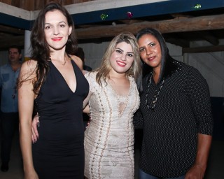 
<a style='margin-left: 5px;' class='btn btn-xs btn-social btn-facebook' href='https://www.facebook.com/sharer/sharer.php?u=https://www.galeramix.com.br/imagem/a24/800-800-90/conteudo/site_galerias/24/img3212.jpg' rel='popup' data-width='500' data-height='400'><i class='fa fa-facebook'></i>Compartilhar <span class='hidden-xs'>no Facebook</span>
</a> 
<a class='btn btn-default btn-xs' target='_blank' href='imagem/a24/800-800-90/conteudo/site_galerias/24/img3212.jpg'>
<span class='glyphicon glyphicon-cloud-download'></span> Salvar
</a>
