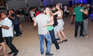 
<a style='margin-left: 5px;' class='btn btn-xs btn-social btn-facebook' href='https://www.facebook.com/sharer/sharer.php?u=https://www.galeramix.com.br/imagem/a24/800-800-90/conteudo/site_galerias/24/img3229.jpg' rel='popup' data-width='500' data-height='400'><i class='fa fa-facebook'></i>Compartilhar <span class='hidden-xs'>no Facebook</span>
</a> 
<a class='btn btn-default btn-xs' target='_blank' href='imagem/a24/800-800-90/conteudo/site_galerias/24/img3229.jpg'>
<span class='glyphicon glyphicon-cloud-download'></span> Salvar
</a>
