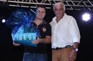 
<a style='margin-left: 5px;' class='btn btn-xs btn-social btn-facebook' href='https://www.facebook.com/sharer/sharer.php?u=https://www.galeramix.com.br/imagem/a24/800-800-90/conteudo/site_galerias/24/img3265.jpg' rel='popup' data-width='500' data-height='400'><i class='fa fa-facebook'></i>Compartilhar <span class='hidden-xs'>no Facebook</span>
</a> 
<a class='btn btn-default btn-xs' target='_blank' href='imagem/a24/800-800-90/conteudo/site_galerias/24/img3265.jpg'>
<span class='glyphicon glyphicon-cloud-download'></span> Salvar
</a>
