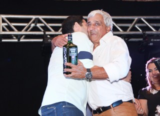 
<a style='margin-left: 5px;' class='btn btn-xs btn-social btn-facebook' href='https://www.facebook.com/sharer/sharer.php?u=https://www.galeramix.com.br/imagem/a24/800-800-90/conteudo/site_galerias/24/img3266.jpg' rel='popup' data-width='500' data-height='400'><i class='fa fa-facebook'></i>Compartilhar <span class='hidden-xs'>no Facebook</span>
</a> 
<a class='btn btn-default btn-xs' target='_blank' href='imagem/a24/800-800-90/conteudo/site_galerias/24/img3266.jpg'>
<span class='glyphicon glyphicon-cloud-download'></span> Salvar
</a>
