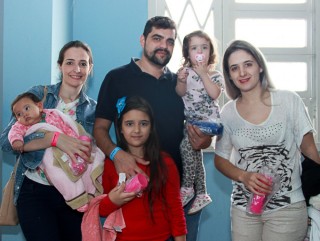 
                                    <a style='margin-left: 5px;' class='btn btn-xs btn-social btn-facebook' href='https://www.facebook.com/sharer/sharer.php?u=https://www.galeramix.com.br/imagem/a29/800-800-90/conteudo/site_galerias/29/img4075.jpg' rel='popup' data-width='500' data-height='400'><i class='fa fa-facebook'></i>Compartilhar <span class='hidden-xs'>no Facebook</span>
                                </a> 
                                <a class='btn btn-default btn-xs' target='_blank' href='imagem/a29/800-800-90/conteudo/site_galerias/29/img4075.jpg'>
                                    <span class='glyphicon glyphicon-cloud-download'></span> Salvar
                                </a>
                                