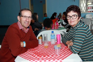 
                                <a style='margin-left: 5px;' class='btn btn-xs btn-social btn-facebook' href='https://www.facebook.com/sharer/sharer.php?u=https://www.galeramix.com.br/imagem/a29/800-800-90/conteudo/site_galerias/29/img4076.jpg' rel='popup' data-width='500' data-height='400'><i class='fa fa-facebook'></i>Compartilhar <span class='hidden-xs'>no Facebook</span>
                            </a> 
                            <a class='btn btn-default btn-xs' target='_blank' href='imagem/a29/800-800-90/conteudo/site_galerias/29/img4076.jpg'>
                                <span class='glyphicon glyphicon-cloud-download'></span> Salvar
                            </a>
                            