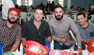 
                <a style='margin-left: 5px;' class='btn btn-xs btn-social btn-facebook' href='https://www.facebook.com/sharer/sharer.php?u=https://www.galeramix.com.br/imagem/a29/800-800-90/conteudo/site_galerias/29/img4080.jpg' rel='popup' data-width='500' data-height='400'><i class='fa fa-facebook'></i>Compartilhar <span class='hidden-xs'>no Facebook</span>
            </a> 
            <a class='btn btn-default btn-xs' target='_blank' href='imagem/a29/800-800-90/conteudo/site_galerias/29/img4080.jpg'>
                <span class='glyphicon glyphicon-cloud-download'></span> Salvar
            </a>
            