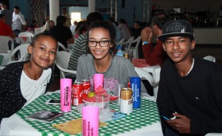 
<a style='margin-left: 5px;' class='btn btn-xs btn-social btn-facebook' href='https://www.facebook.com/sharer/sharer.php?u=https://www.galeramix.com.br/imagem/a29/800-800-90/conteudo/site_galerias/29/img4093.jpg' rel='popup' data-width='500' data-height='400'><i class='fa fa-facebook'></i>Compartilhar <span class='hidden-xs'>no Facebook</span>
</a> 
<a class='btn btn-default btn-xs' target='_blank' href='imagem/a29/800-800-90/conteudo/site_galerias/29/img4093.jpg'>
<span class='glyphicon glyphicon-cloud-download'></span> Salvar
</a>
