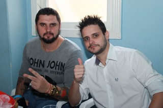 
<a style='margin-left: 5px;' class='btn btn-xs btn-social btn-facebook' href='https://www.facebook.com/sharer/sharer.php?u=https://www.galeramix.com.br/imagem/a29/800-800-90/conteudo/site_galerias/29/img4096.jpg' rel='popup' data-width='500' data-height='400'><i class='fa fa-facebook'></i>Compartilhar <span class='hidden-xs'>no Facebook</span>
</a> 
<a class='btn btn-default btn-xs' target='_blank' href='imagem/a29/800-800-90/conteudo/site_galerias/29/img4096.jpg'>
<span class='glyphicon glyphicon-cloud-download'></span> Salvar
</a>
