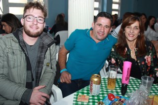 
<a style='margin-left: 5px;' class='btn btn-xs btn-social btn-facebook' href='https://www.facebook.com/sharer/sharer.php?u=https://www.galeramix.com.br/imagem/a29/800-800-90/conteudo/site_galerias/29/img4105.jpg' rel='popup' data-width='500' data-height='400'><i class='fa fa-facebook'></i>Compartilhar <span class='hidden-xs'>no Facebook</span>
</a> 
<a class='btn btn-default btn-xs' target='_blank' href='imagem/a29/800-800-90/conteudo/site_galerias/29/img4105.jpg'>
<span class='glyphicon glyphicon-cloud-download'></span> Salvar
</a>
