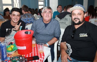 
<a style='margin-left: 5px;' class='btn btn-xs btn-social btn-facebook' href='https://www.facebook.com/sharer/sharer.php?u=https://www.galeramix.com.br/imagem/a29/800-800-90/conteudo/site_galerias/29/img4106.jpg' rel='popup' data-width='500' data-height='400'><i class='fa fa-facebook'></i>Compartilhar <span class='hidden-xs'>no Facebook</span>
</a> 
<a class='btn btn-default btn-xs' target='_blank' href='imagem/a29/800-800-90/conteudo/site_galerias/29/img4106.jpg'>
<span class='glyphicon glyphicon-cloud-download'></span> Salvar
</a>
