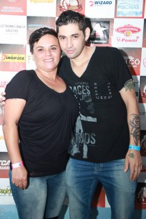 
<a style='margin-left: 5px;' class='btn btn-xs btn-social btn-facebook' href='https://www.facebook.com/sharer/sharer.php?u=https://www.galeramix.com.br/imagem/a29/800-800-90/conteudo/site_galerias/29/img4110.jpg' rel='popup' data-width='500' data-height='400'><i class='fa fa-facebook'></i>Compartilhar <span class='hidden-xs'>no Facebook</span>
</a> 
<a class='btn btn-default btn-xs' target='_blank' href='imagem/a29/800-800-90/conteudo/site_galerias/29/img4110.jpg'>
<span class='glyphicon glyphicon-cloud-download'></span> Salvar
</a>
