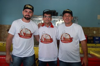 
<a style='margin-left: 5px;' class='btn btn-xs btn-social btn-facebook' href='https://www.facebook.com/sharer/sharer.php?u=https://www.galeramix.com.br/imagem/a29/800-800-90/conteudo/site_galerias/29/img4112.jpg' rel='popup' data-width='500' data-height='400'><i class='fa fa-facebook'></i>Compartilhar <span class='hidden-xs'>no Facebook</span>
</a> 
<a class='btn btn-default btn-xs' target='_blank' href='imagem/a29/800-800-90/conteudo/site_galerias/29/img4112.jpg'>
<span class='glyphicon glyphicon-cloud-download'></span> Salvar
</a>
