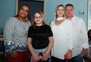 
<a style='margin-left: 5px;' class='btn btn-xs btn-social btn-facebook' href='https://www.facebook.com/sharer/sharer.php?u=https://www.galeramix.com.br/imagem/a29/800-800-90/conteudo/site_galerias/29/img4142.jpg' rel='popup' data-width='500' data-height='400'><i class='fa fa-facebook'></i>Compartilhar <span class='hidden-xs'>no Facebook</span>
</a> 
<a class='btn btn-default btn-xs' target='_blank' href='imagem/a29/800-800-90/conteudo/site_galerias/29/img4142.jpg'>
<span class='glyphicon glyphicon-cloud-download'></span> Salvar
</a>
