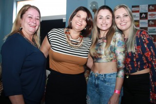 
<a style='margin-left: 5px;' class='btn btn-xs btn-social btn-facebook' href='https://www.facebook.com/sharer/sharer.php?u=https://www.galeramix.com.br/imagem/a29/800-800-90/conteudo/site_galerias/29/img4145.jpg' rel='popup' data-width='500' data-height='400'><i class='fa fa-facebook'></i>Compartilhar <span class='hidden-xs'>no Facebook</span>
</a> 
<a class='btn btn-default btn-xs' target='_blank' href='imagem/a29/800-800-90/conteudo/site_galerias/29/img4145.jpg'>
<span class='glyphicon glyphicon-cloud-download'></span> Salvar
</a>
