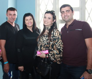 
<a style='margin-left: 5px;' class='btn btn-xs btn-social btn-facebook' href='https://www.facebook.com/sharer/sharer.php?u=https://www.galeramix.com.br/imagem/a29/800-800-90/conteudo/site_galerias/29/img4147-2.jpg' rel='popup' data-width='500' data-height='400'><i class='fa fa-facebook'></i>Compartilhar <span class='hidden-xs'>no Facebook</span>
</a> 
<a class='btn btn-default btn-xs' target='_blank' href='imagem/a29/800-800-90/conteudo/site_galerias/29/img4147-2.jpg'>
<span class='glyphicon glyphicon-cloud-download'></span> Salvar
</a>
