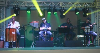 
<a style='margin-left: 5px;' class='btn btn-xs btn-social btn-facebook' href='https://www.facebook.com/sharer/sharer.php?u=https://www.galeramix.com.br/imagem/a29/800-800-90/conteudo/site_galerias/29/img4160.jpg' rel='popup' data-width='500' data-height='400'><i class='fa fa-facebook'></i>Compartilhar <span class='hidden-xs'>no Facebook</span>
</a> 
<a class='btn btn-default btn-xs' target='_blank' href='imagem/a29/800-800-90/conteudo/site_galerias/29/img4160.jpg'>
<span class='glyphicon glyphicon-cloud-download'></span> Salvar
</a>
