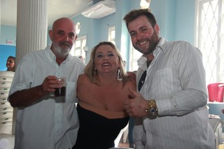 
<a style='margin-left: 5px;' class='btn btn-xs btn-social btn-facebook' href='https://www.facebook.com/sharer/sharer.php?u=https://www.galeramix.com.br/imagem/a29/800-800-90/conteudo/site_galerias/29/img4168.jpg' rel='popup' data-width='500' data-height='400'><i class='fa fa-facebook'></i>Compartilhar <span class='hidden-xs'>no Facebook</span>
</a> 
<a class='btn btn-default btn-xs' target='_blank' href='imagem/a29/800-800-90/conteudo/site_galerias/29/img4168.jpg'>
<span class='glyphicon glyphicon-cloud-download'></span> Salvar
</a>
