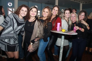 
<a style='margin-left: 5px;' class='btn btn-xs btn-social btn-facebook' href='https://www.facebook.com/sharer/sharer.php?u=https://www.galeramix.com.br/imagem/a29/800-800-90/conteudo/site_galerias/29/img4169.jpg' rel='popup' data-width='500' data-height='400'><i class='fa fa-facebook'></i>Compartilhar <span class='hidden-xs'>no Facebook</span>
</a> 
<a class='btn btn-default btn-xs' target='_blank' href='imagem/a29/800-800-90/conteudo/site_galerias/29/img4169.jpg'>
<span class='glyphicon glyphicon-cloud-download'></span> Salvar
</a>
