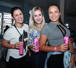 
<a style='margin-left: 5px;' class='btn btn-xs btn-social btn-facebook' href='https://www.facebook.com/sharer/sharer.php?u=https://www.galeramix.com.br/imagem/a29/800-800-90/conteudo/site_galerias/29/img4173.jpg' rel='popup' data-width='500' data-height='400'><i class='fa fa-facebook'></i>Compartilhar <span class='hidden-xs'>no Facebook</span>
</a> 
<a class='btn btn-default btn-xs' target='_blank' href='imagem/a29/800-800-90/conteudo/site_galerias/29/img4173.jpg'>
<span class='glyphicon glyphicon-cloud-download'></span> Salvar
</a>
