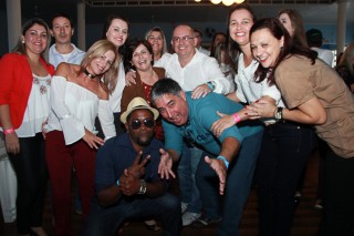 
<a style='margin-left: 5px;' class='btn btn-xs btn-social btn-facebook' href='https://www.facebook.com/sharer/sharer.php?u=https://www.galeramix.com.br/imagem/a29/800-800-90/conteudo/site_galerias/29/img4174.jpg' rel='popup' data-width='500' data-height='400'><i class='fa fa-facebook'></i>Compartilhar <span class='hidden-xs'>no Facebook</span>
</a> 
<a class='btn btn-default btn-xs' target='_blank' href='imagem/a29/800-800-90/conteudo/site_galerias/29/img4174.jpg'>
<span class='glyphicon glyphicon-cloud-download'></span> Salvar
</a>
