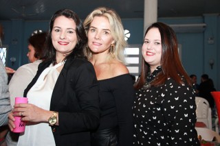 
<a style='margin-left: 5px;' class='btn btn-xs btn-social btn-facebook' href='https://www.facebook.com/sharer/sharer.php?u=https://www.galeramix.com.br/imagem/a29/800-800-90/conteudo/site_galerias/29/img4176.jpg' rel='popup' data-width='500' data-height='400'><i class='fa fa-facebook'></i>Compartilhar <span class='hidden-xs'>no Facebook</span>
</a> 
<a class='btn btn-default btn-xs' target='_blank' href='imagem/a29/800-800-90/conteudo/site_galerias/29/img4176.jpg'>
<span class='glyphicon glyphicon-cloud-download'></span> Salvar
</a>
