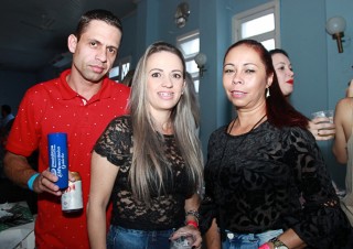 
<a style='margin-left: 5px;' class='btn btn-xs btn-social btn-facebook' href='https://www.facebook.com/sharer/sharer.php?u=https://www.galeramix.com.br/imagem/a29/800-800-90/conteudo/site_galerias/29/img4181.jpg' rel='popup' data-width='500' data-height='400'><i class='fa fa-facebook'></i>Compartilhar <span class='hidden-xs'>no Facebook</span>
</a> 
<a class='btn btn-default btn-xs' target='_blank' href='imagem/a29/800-800-90/conteudo/site_galerias/29/img4181.jpg'>
<span class='glyphicon glyphicon-cloud-download'></span> Salvar
</a>
