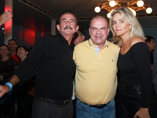 
<a style='margin-left: 5px;' class='btn btn-xs btn-social btn-facebook' href='https://www.facebook.com/sharer/sharer.php?u=https://www.galeramix.com.br/imagem/a29/800-800-90/conteudo/site_galerias/29/img4189.jpg' rel='popup' data-width='500' data-height='400'><i class='fa fa-facebook'></i>Compartilhar <span class='hidden-xs'>no Facebook</span>
</a> 
<a class='btn btn-default btn-xs' target='_blank' href='imagem/a29/800-800-90/conteudo/site_galerias/29/img4189.jpg'>
<span class='glyphicon glyphicon-cloud-download'></span> Salvar
</a>
