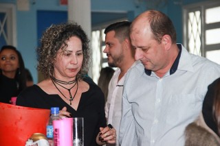 
<a style='margin-left: 5px;' class='btn btn-xs btn-social btn-facebook' href='https://www.facebook.com/sharer/sharer.php?u=https://www.galeramix.com.br/imagem/a29/800-800-90/conteudo/site_galerias/29/img4190.jpg' rel='popup' data-width='500' data-height='400'><i class='fa fa-facebook'></i>Compartilhar <span class='hidden-xs'>no Facebook</span>
</a> 
<a class='btn btn-default btn-xs' target='_blank' href='imagem/a29/800-800-90/conteudo/site_galerias/29/img4190.jpg'>
<span class='glyphicon glyphicon-cloud-download'></span> Salvar
</a>
