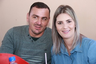 
<a style='margin-left: 5px;' class='btn btn-xs btn-social btn-facebook' href='https://www.facebook.com/sharer/sharer.php?u=https://www.galeramix.com.br/imagem/a29/800-800-90/conteudo/site_galerias/29/img4195.jpg' rel='popup' data-width='500' data-height='400'><i class='fa fa-facebook'></i>Compartilhar <span class='hidden-xs'>no Facebook</span>
</a> 
<a class='btn btn-default btn-xs' target='_blank' href='imagem/a29/800-800-90/conteudo/site_galerias/29/img4195.jpg'>
<span class='glyphicon glyphicon-cloud-download'></span> Salvar
</a>
